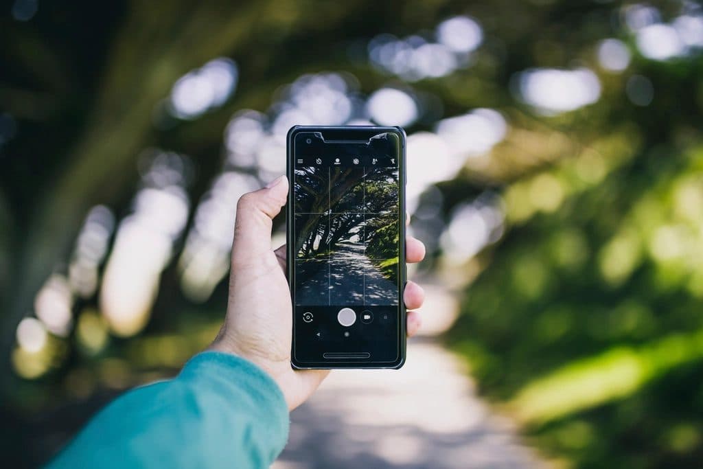 Using calendar features on a smartphone app